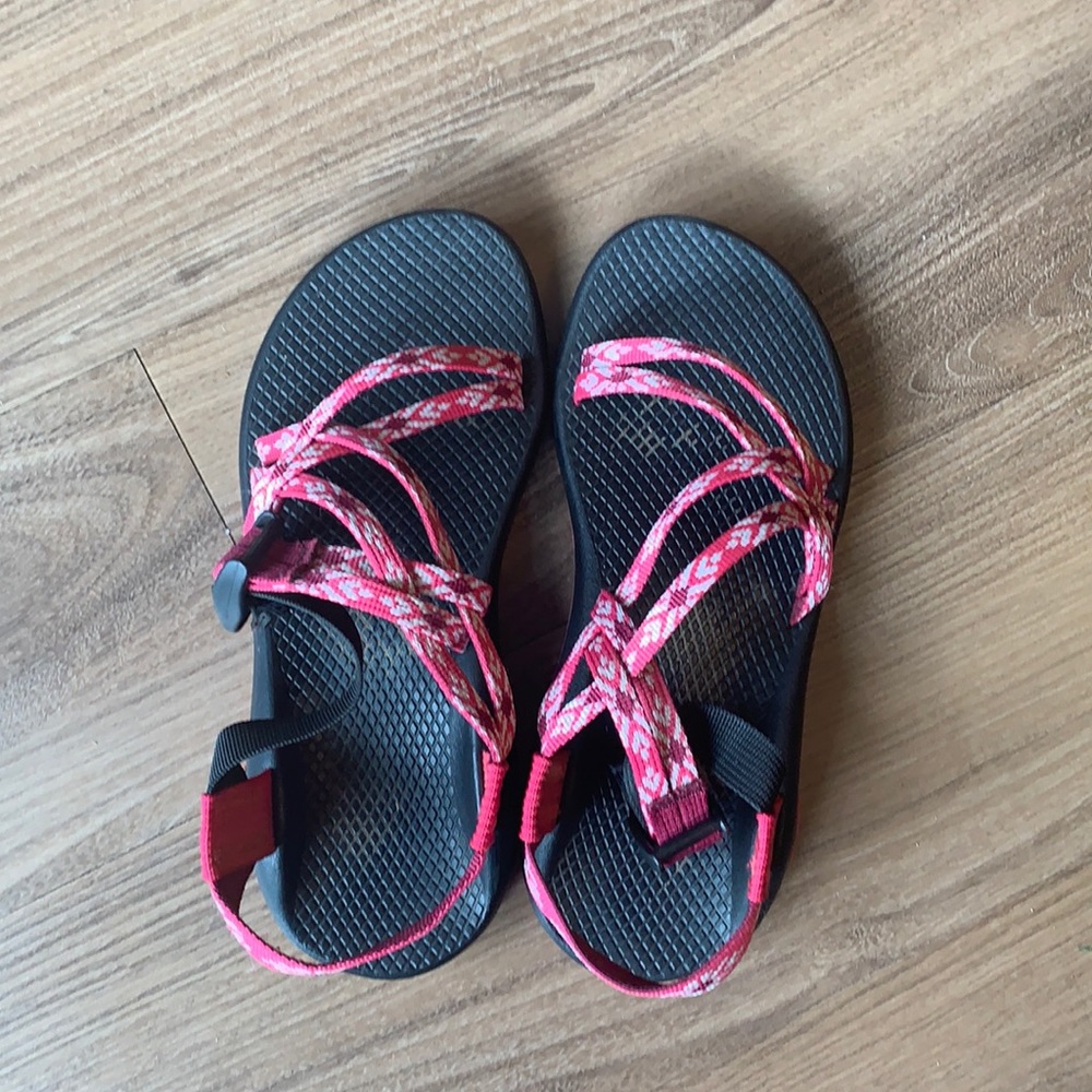 Pinks Chacos